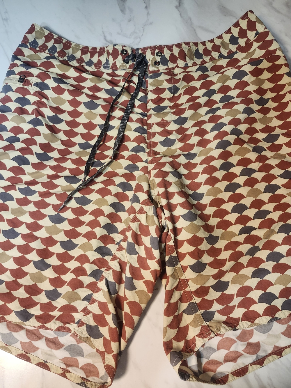 Patagonia Men's Wavefarer Board Shorts Geometric Scallop Fan Print Swim Trunks